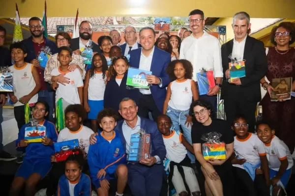 Cerimônia de assinatura da parceria educacional entre Niterói e o Uruguai