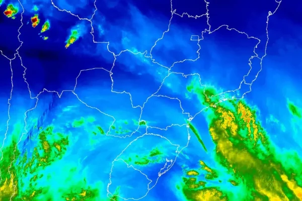 Imagem meteorológica mostra a aproximação de uma frente fria do estado do Rio de Janeiro.