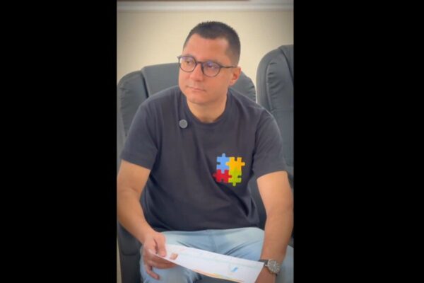 comentários sobre autismo em Nova Friburgo expõem críticas à inclusão e cobrança por direitos de mães atípicas