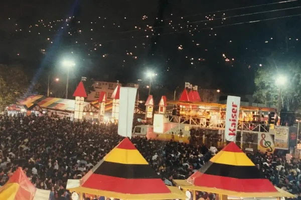 Público acompanha show e fogos no Kaiser Festival de Nova Friburgo