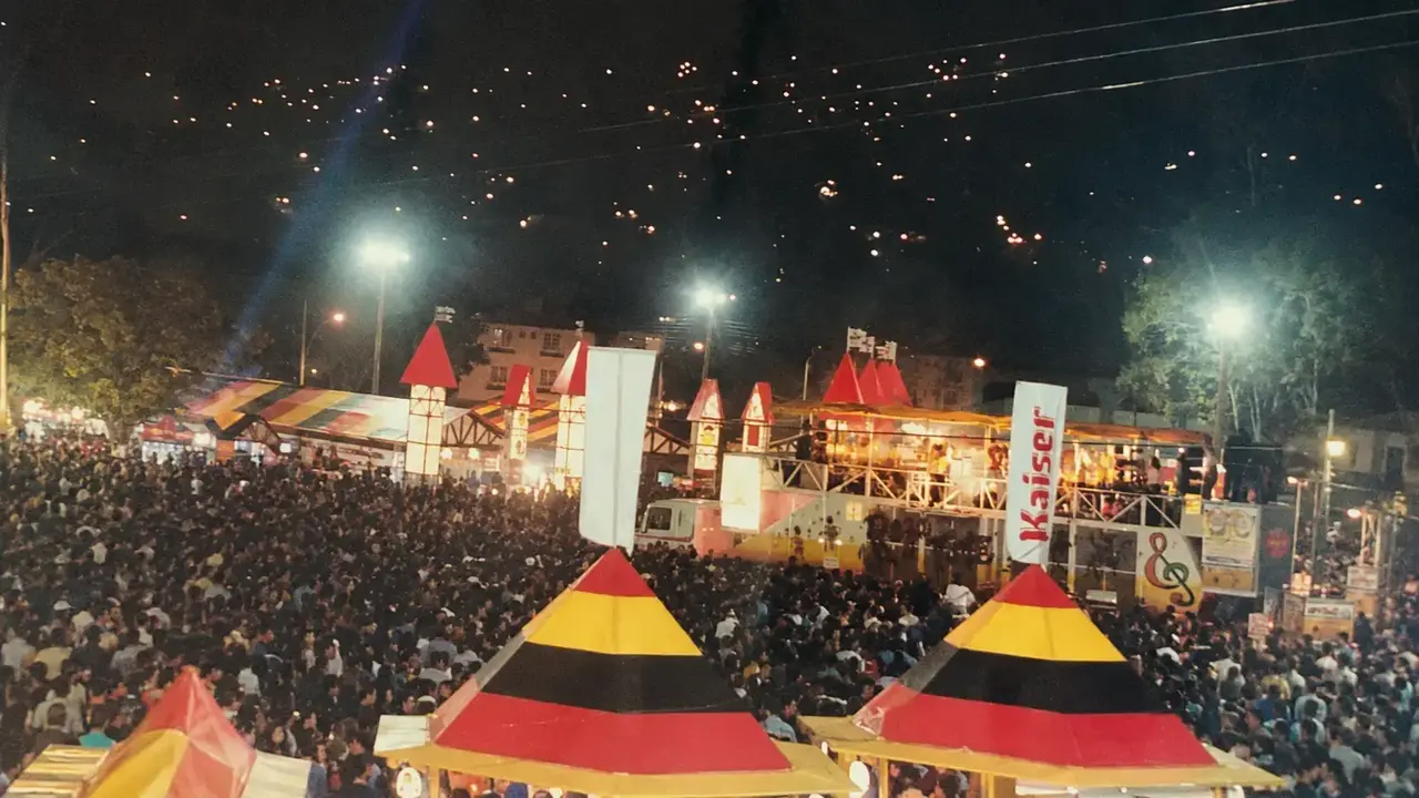 Público acompanha show e fogos no Kaiser Festival de Nova Friburgo
