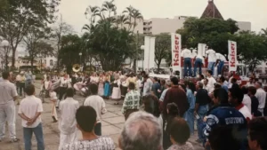 Apresentação cultural do Kaiser Festival em praça de Nova Friburgo