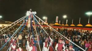 Dança das fitas anima o Kaiser Festival de 1994 em Nova Friburgo