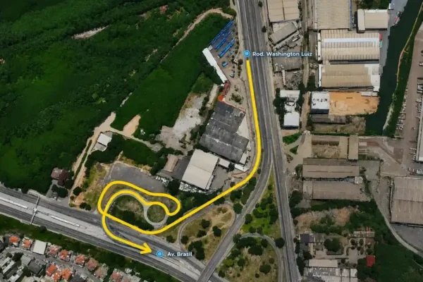 Imagem aérea mostra o novo acesso exclusivo para ônibus ligando a Rodovia Washington Luís à pista seletiva da Avenida Brasil.