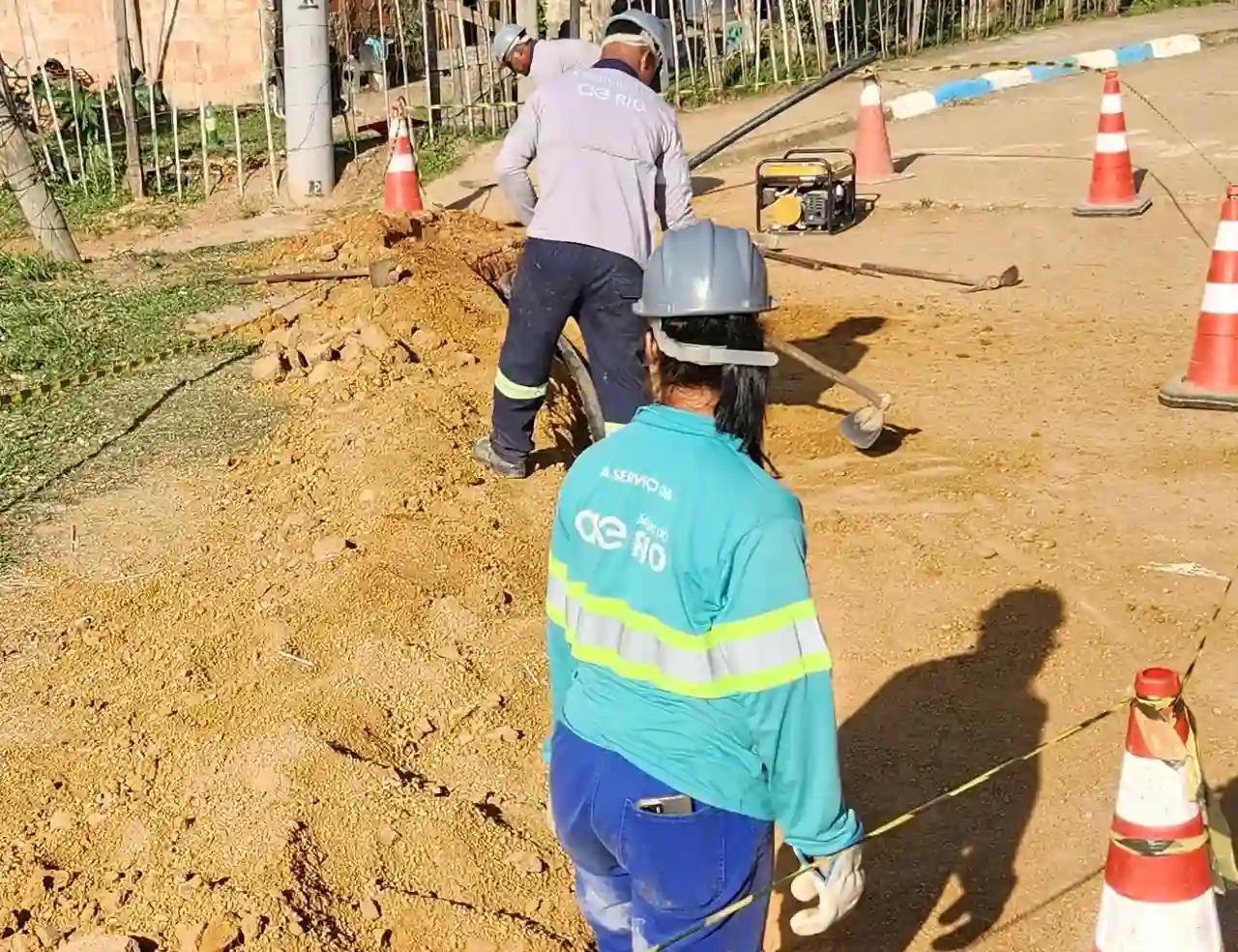 Obras de saneamento ampliam redes de água e esgoto em diferentes cidades do Estado do Rio
