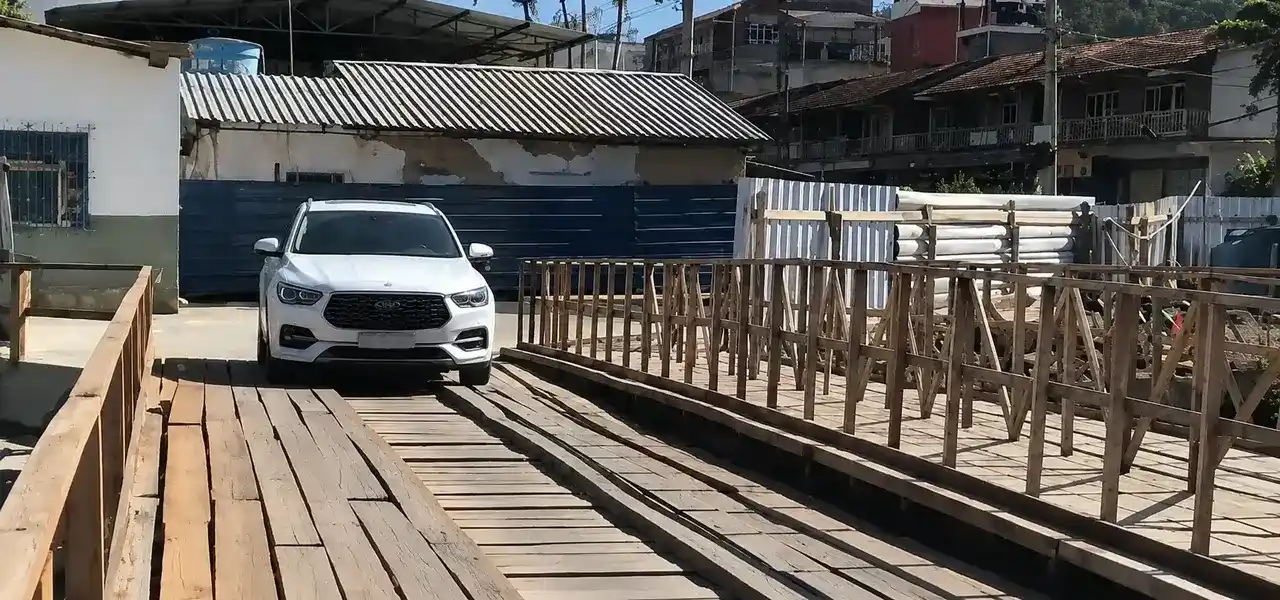 Ponte provisória da Rua Clarindo da Rosa Teixeira, em Conselheiro Paulino, Nova Friburgo.