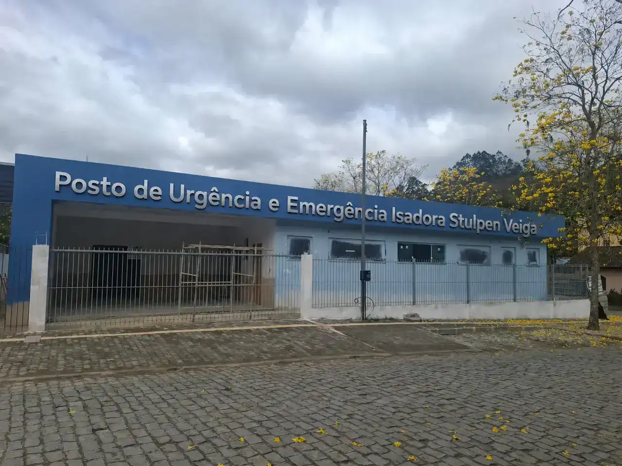 Câmara de Nova Friburgo vota veto ao nome de Isadora na unidade de emergência de Lumiar em sessão marcada por forte polêmica.