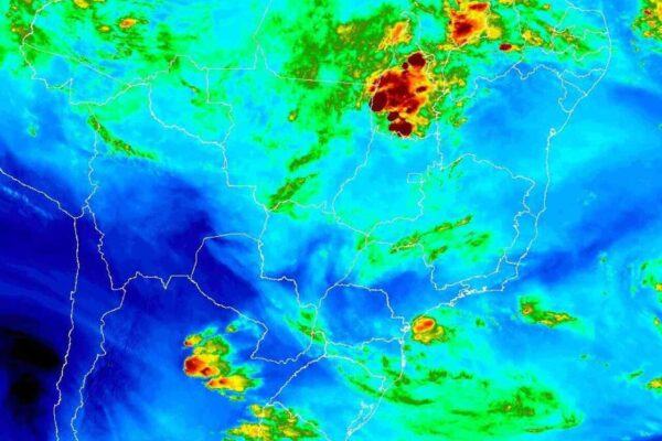 Previsão do tempo no Rio de Janeiro indica chuva, trovoadas e queda de temperatura ao longo da semana em várias cidades do estado.