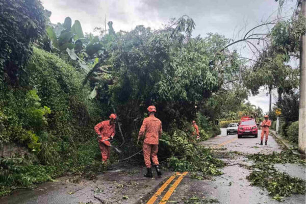 chuva forte em Nova Friburgo provoca deslizamentos enxurradas e interdições após acumulado elevado no fim de semana