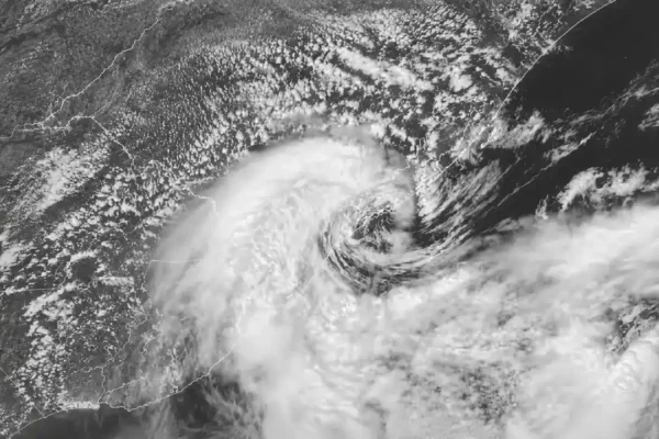 Imagem de satélite mostra circulação de nuvens sobre o oceano