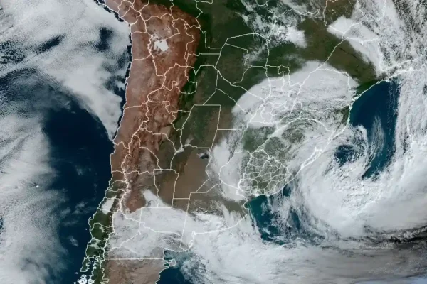Imagem de satélite mostra nuvens sobre o Brasil e a América do Sul