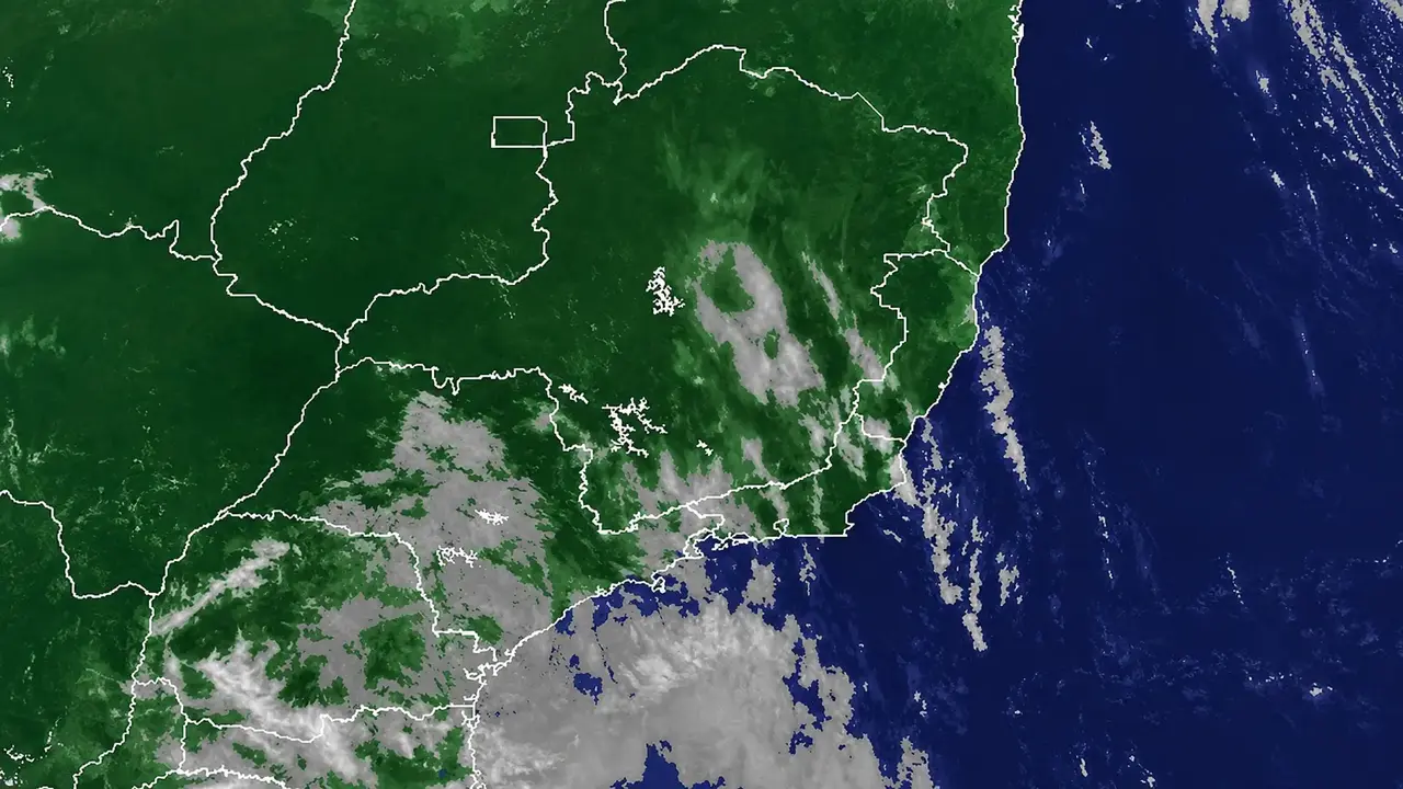 Imagem de satélite mostra nuvens sobre estados do Sudeste brasileiro