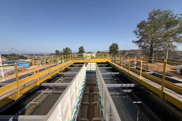 Obras de abastecimento e saneamento ampliam a oferta de água tratada para moradores de diferentes regiões do Estado do Rio.