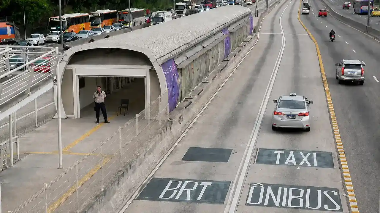 Taxistas de Nova Friburgo poderão utilizar os corredores destinados à categoria na Avenida Brasil