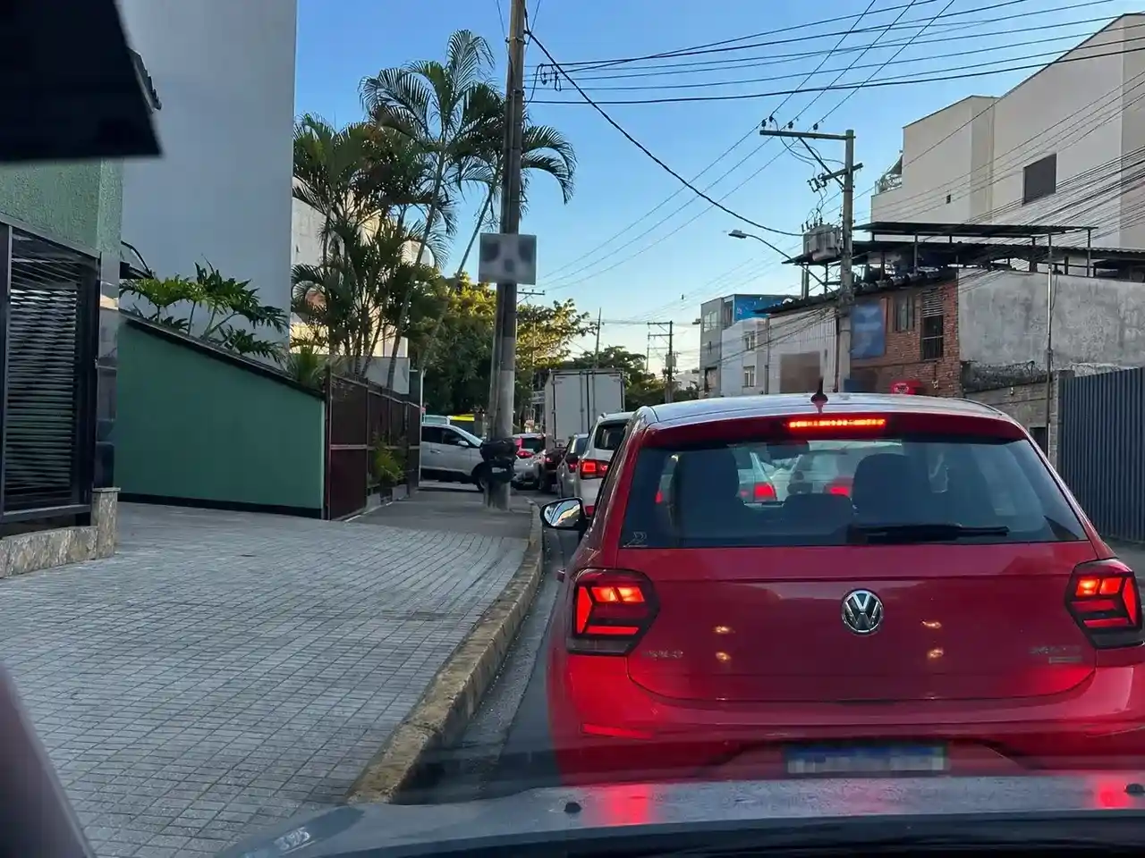 Retorno às aulas e mudanças viárias provocam retenções em Nova Friburgo