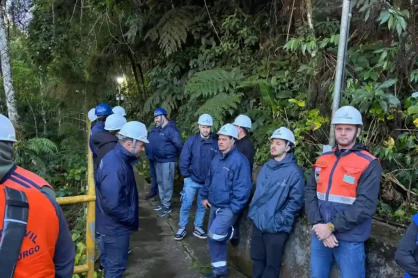 Equipes participam de treinamento do Plano de Ação de Emergência da barragem da ETA Debossan, em Mury.