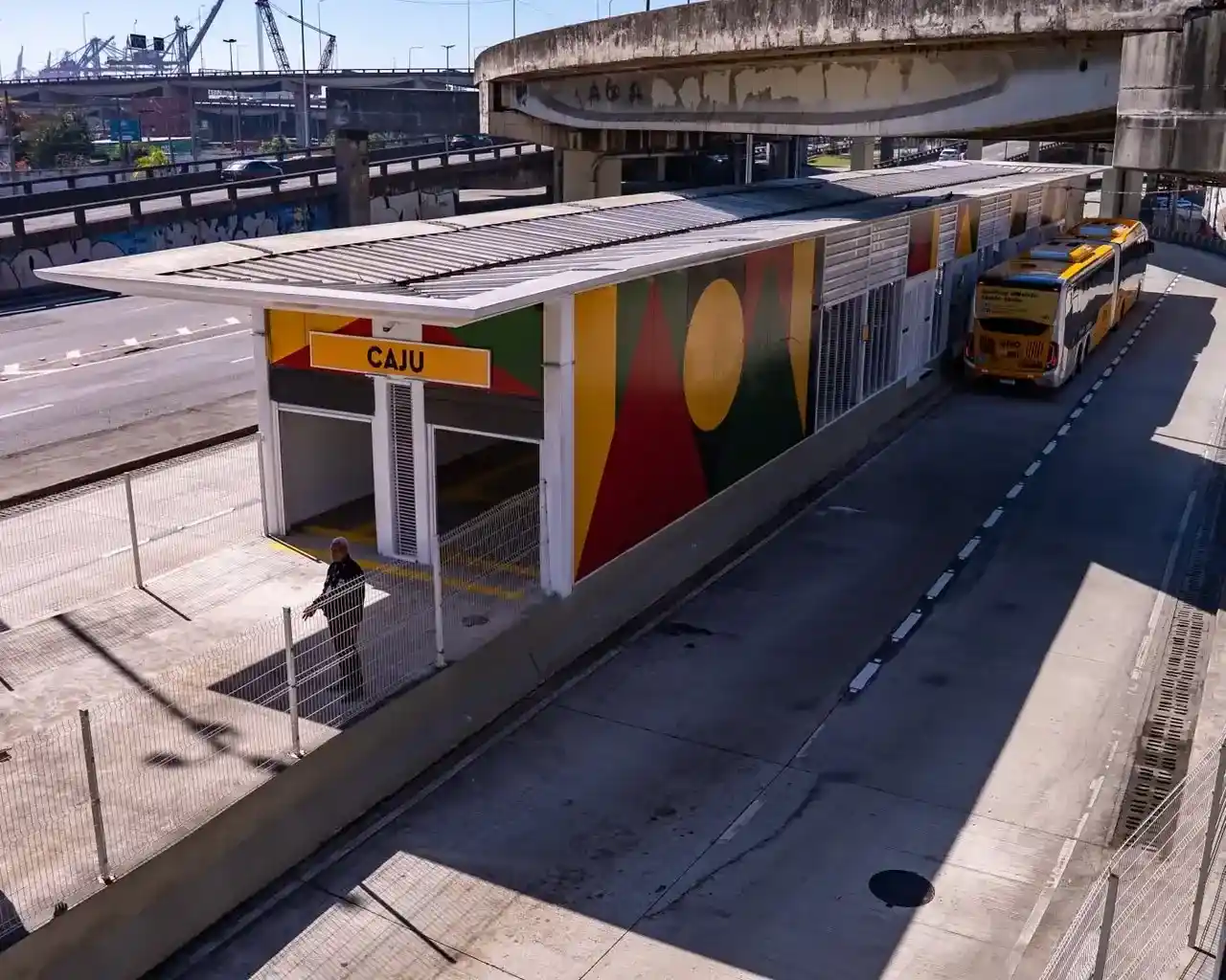 Estação Caju do BRT Transbrasil entra em operação no Rio de Janeiro