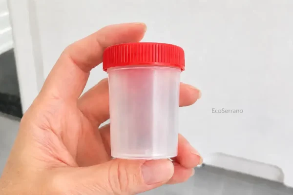 Paciente denuncia falta de copo e recebe recipiente de coleta para beber água no Raul Sertã