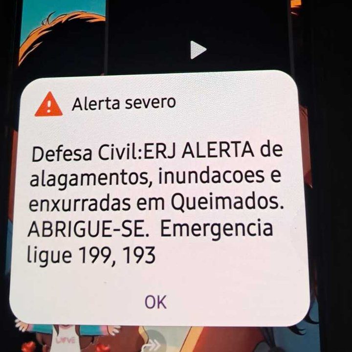 Alerta severo da Defesa Civil: alagamentos e enxurradas em Queimados, Rio de Janeiro. Emergência.