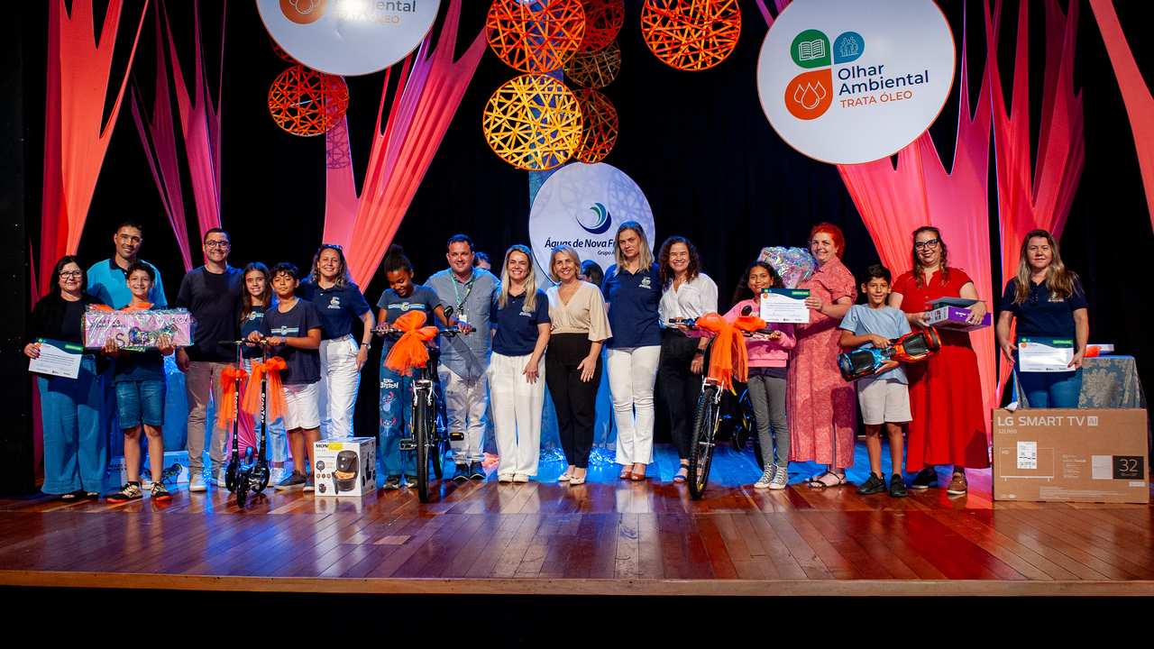 Alunos e professores recebem prêmios em evento de educação ambiental Olhar Ambiental em Nova Friburgo.