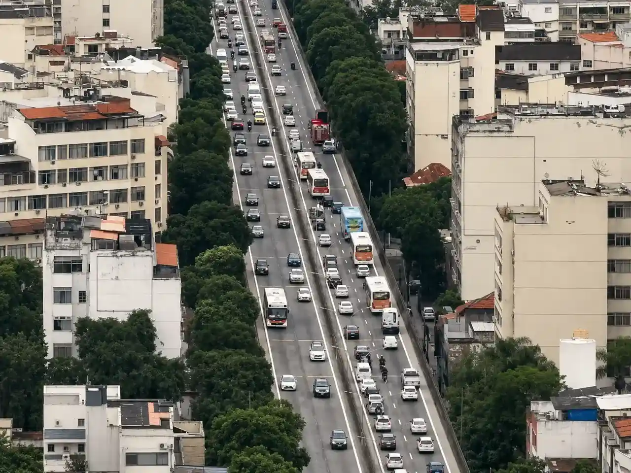 Trens e trânsito no Rio de Janeiro terão alterações em diferentes pontos durante o mês de agosto