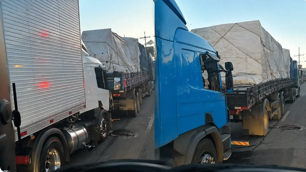 Carretas envolvidas em engavetamento na Via Dutra, em Nova Iguaçu
