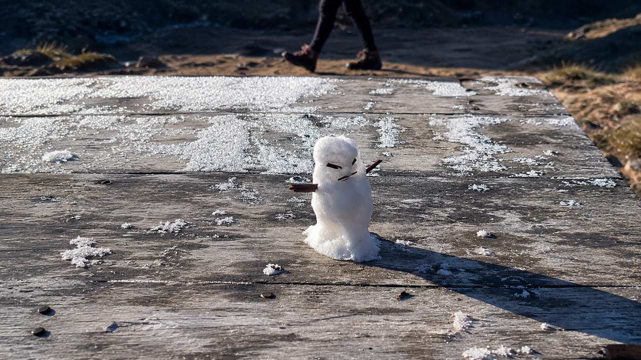 Itatiaia amanhece com 0,7°C após geada transformar paisagem no Parque Nacional