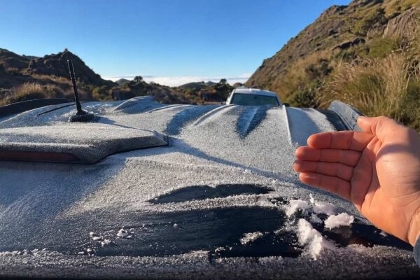 Geada cobre o Parque Nacional do Itatiaia e frio derruba temperaturas no Estado do Rio