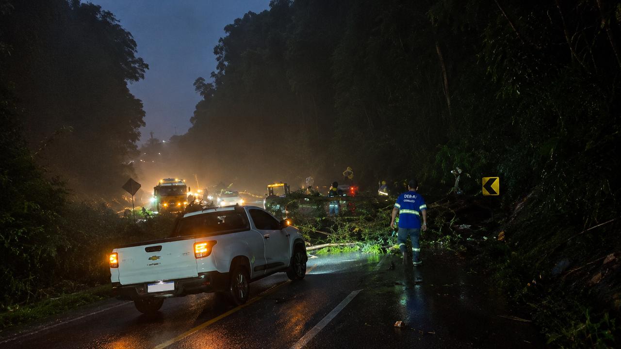 Chuva provoca ocorrências na Rocinha e na RJ-116