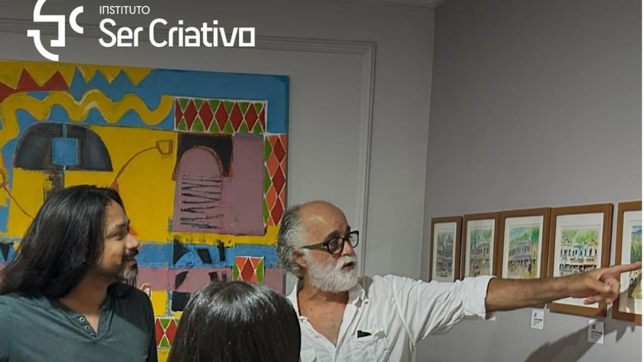 Evento cultural em Nova Friburgo (RJ): apresentação e diálogo com público.