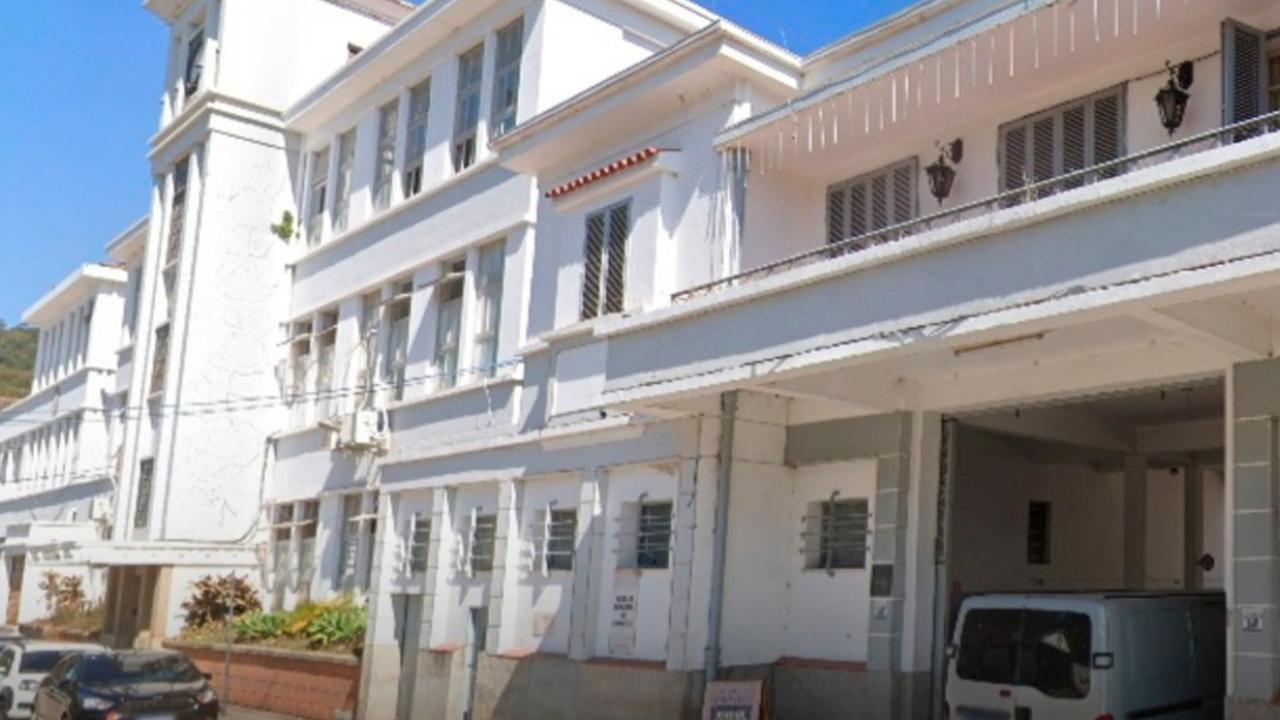 Fachada da antiga Fábrica Ypu em Nova Friburgo, RJ, em processo de leilão.
