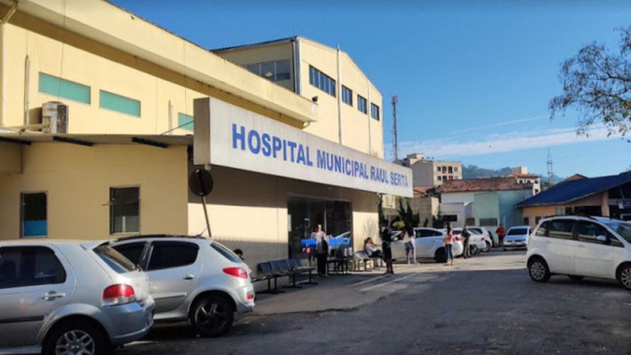 Fachada do Hospital Municipal Raul Sertã em Nova Friburgo, Brasil.