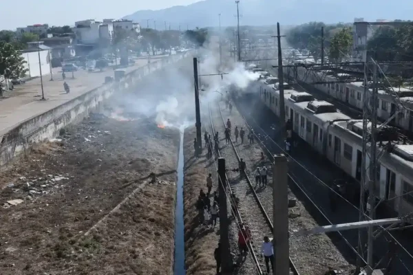 Princípio de incêndio em trem próximo a Bento Ribeiro