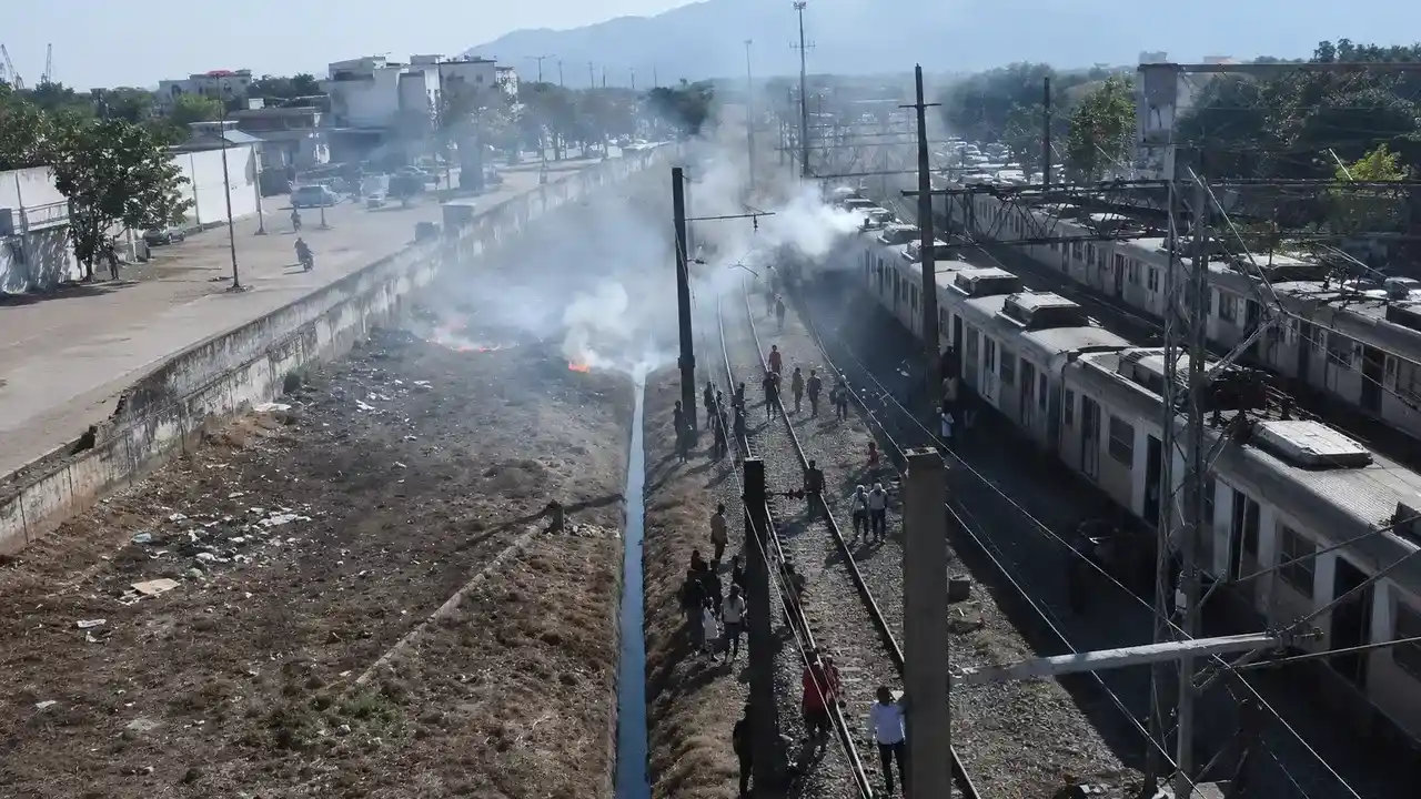 Princípio de incêndio em trem próximo a Bento Ribeiro