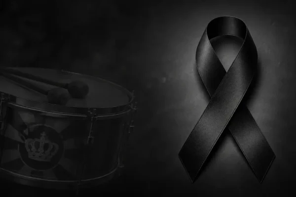 Laço preto simboliza luto e despedida