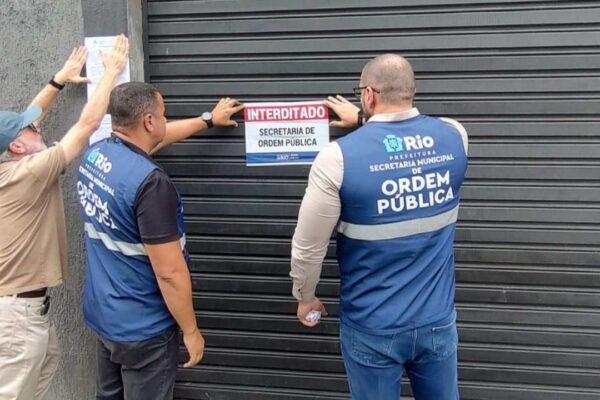 Fiscalização interdita casa noturna em Pilares por falta de autorização.