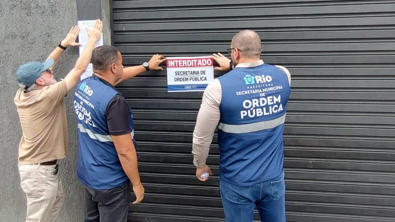 Fiscalização interdita casa noturna em Pilares por falta de autorização.