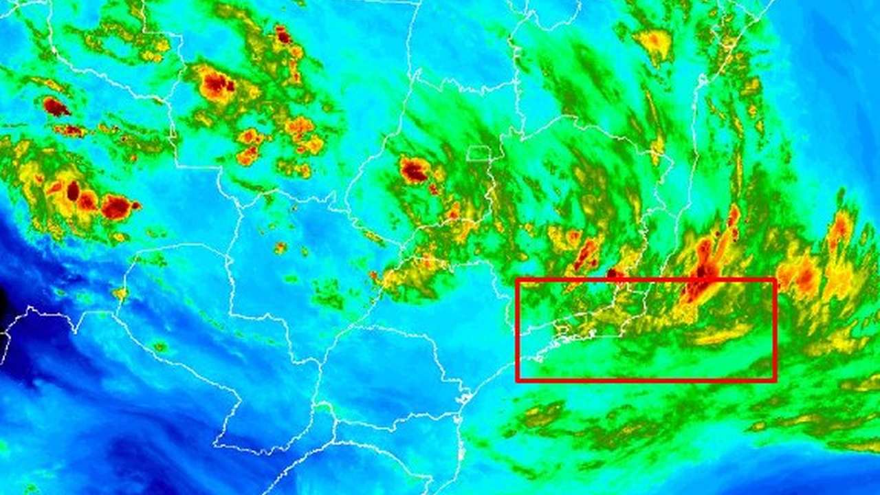 Imagem de satélite mostra tempestades sobre o Rio de Janeiro em 24/02/2026, com alerta de temporais.