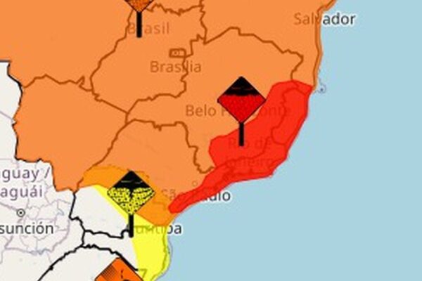 Mapa de alerta do Inmet indica áreas de risco de chuva intensa no Rio de Janeiro e estados vizinhos.