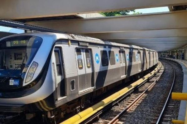 Metrô do Rio de Janeiro em estação, com tarifa mantida em R$ 7,90 em 2026.