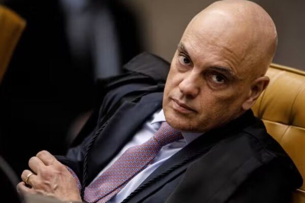 Ministro Alexandre de Moraes em sessão.
