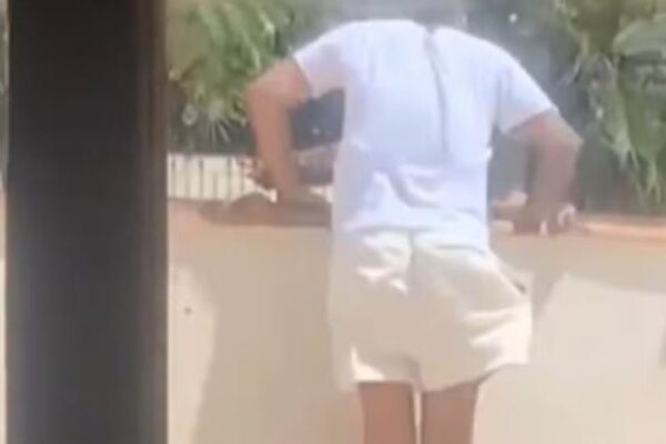 Morador em condomínio na Freguesia, Rio de Janeiro, com relatos de invasões e preocupações de segurança.