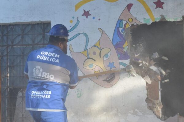 Operação da SEOP e MPRJ demoliu construções irregulares em Inhoaíba.