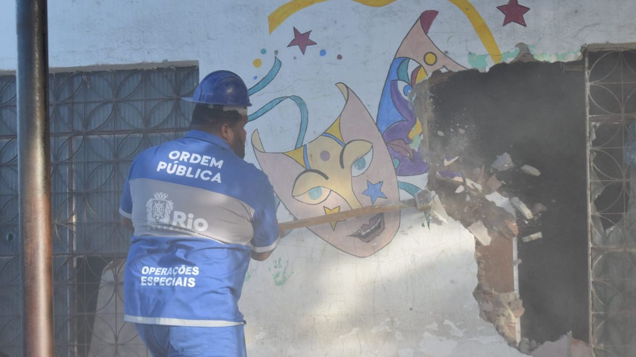 Operação da SEOP e MPRJ demoliu construções irregulares em Inhoaíba.