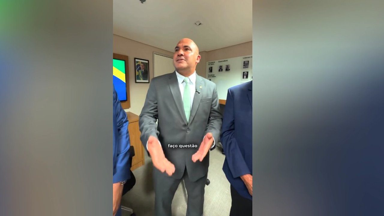 Rodrigo Ascoly, vice-prefeito de Nova Friburgo, em evento político.