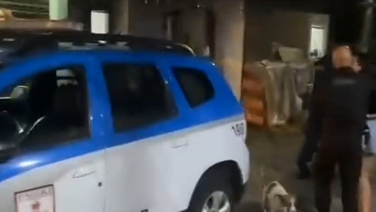 Veículo da Polícia Militar em operação em Cachoeiras de Macacu.