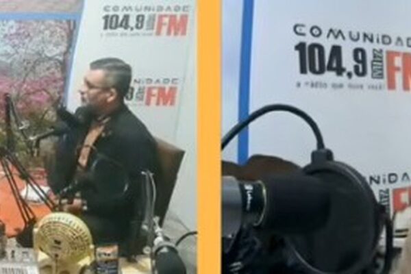 Zé Alexandre em entrevista na Rádio Comunidade 104.9 FM, falando sobre política local.