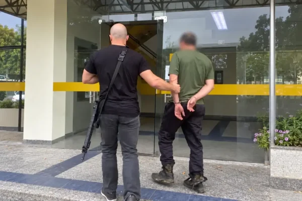 Armas apreendidas pela DEAM durante operação em Nova Friburgo
