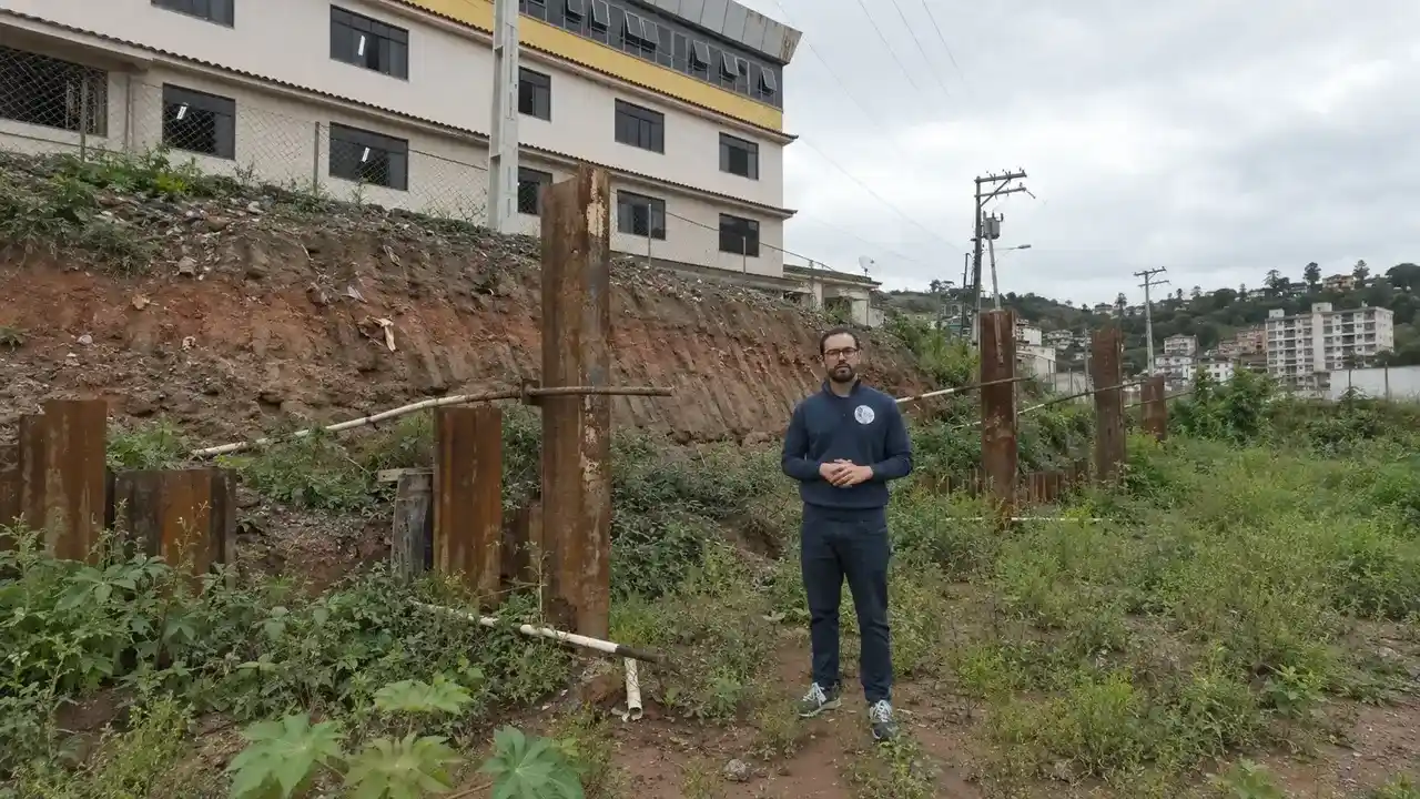 Obras de prevenção a enchentes no Córrego D’Antas, em Nova Friburgo