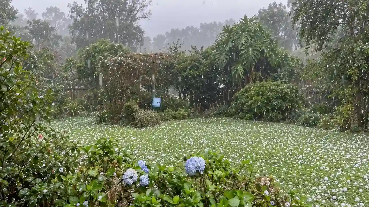 Forte chuva de granizo atinge cidade do Estado do Rio durante período de instabilidade